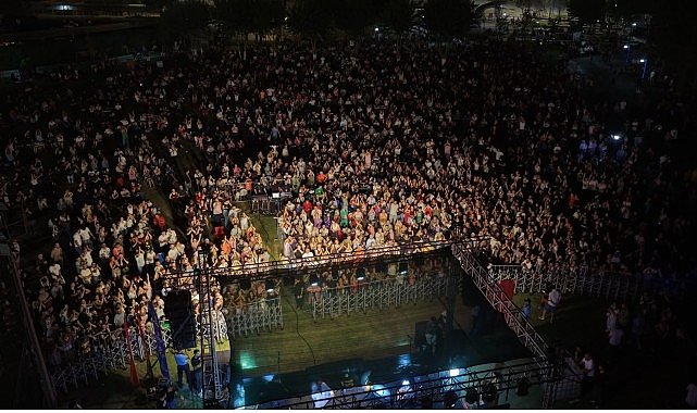 Başkan Çerçioğlu’ndan Tekstil Park’ın Eşsiz Atmosferinde Yaz Konseri