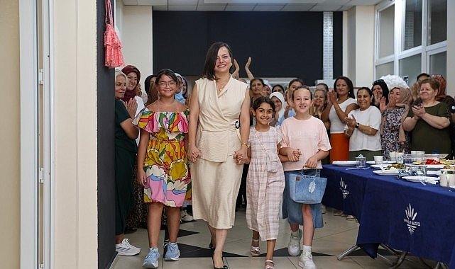 Karabağlar Belediyesi Tekstil Akademi’de Mezuniyet Gururu