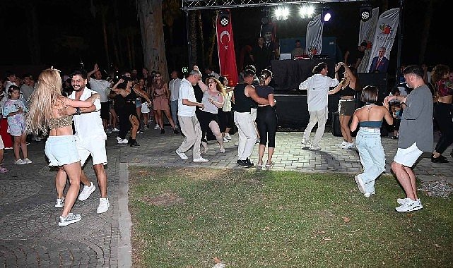 Kemer’de Latin Rüzgarı Esti