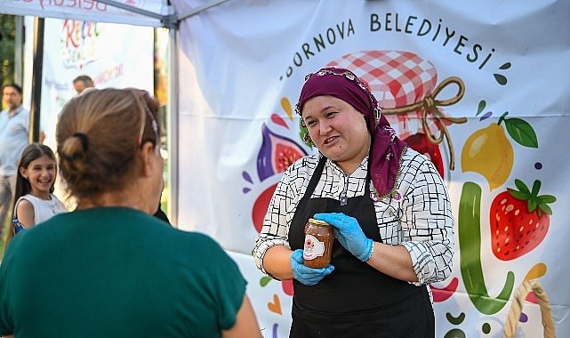 Bornova’da doğal lezzetler halkla buluşuyor