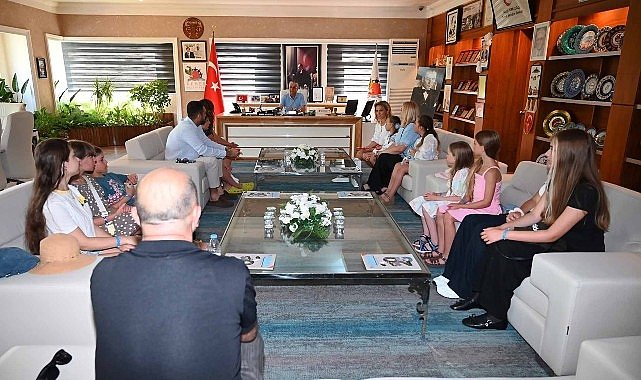 Ukraynalı çocuklar Kemer’de moral depoladı