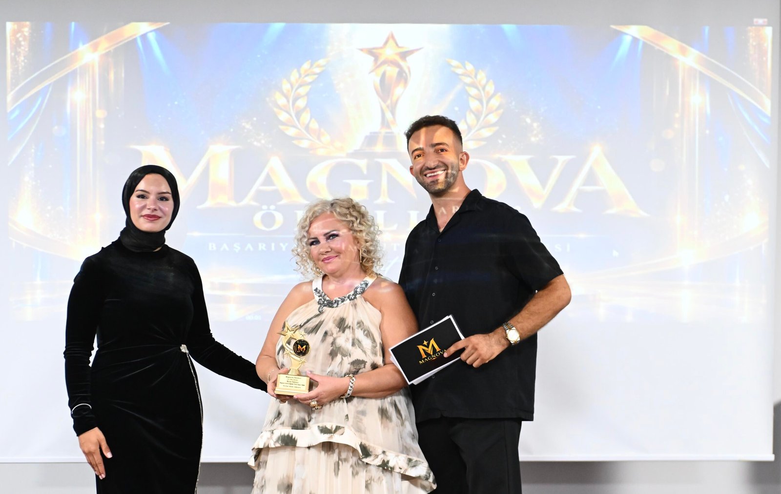 DJANA HOXHA’ya İKİ ÖDÜL